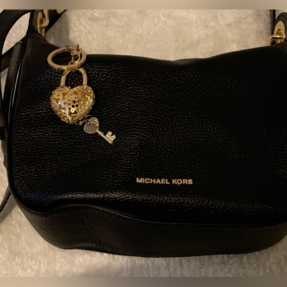 MICHEAL KORS BLACK PEBBLE LEATHER BAG WITH GOLD HARDWARE AND CHARM - Picture 9 of 16